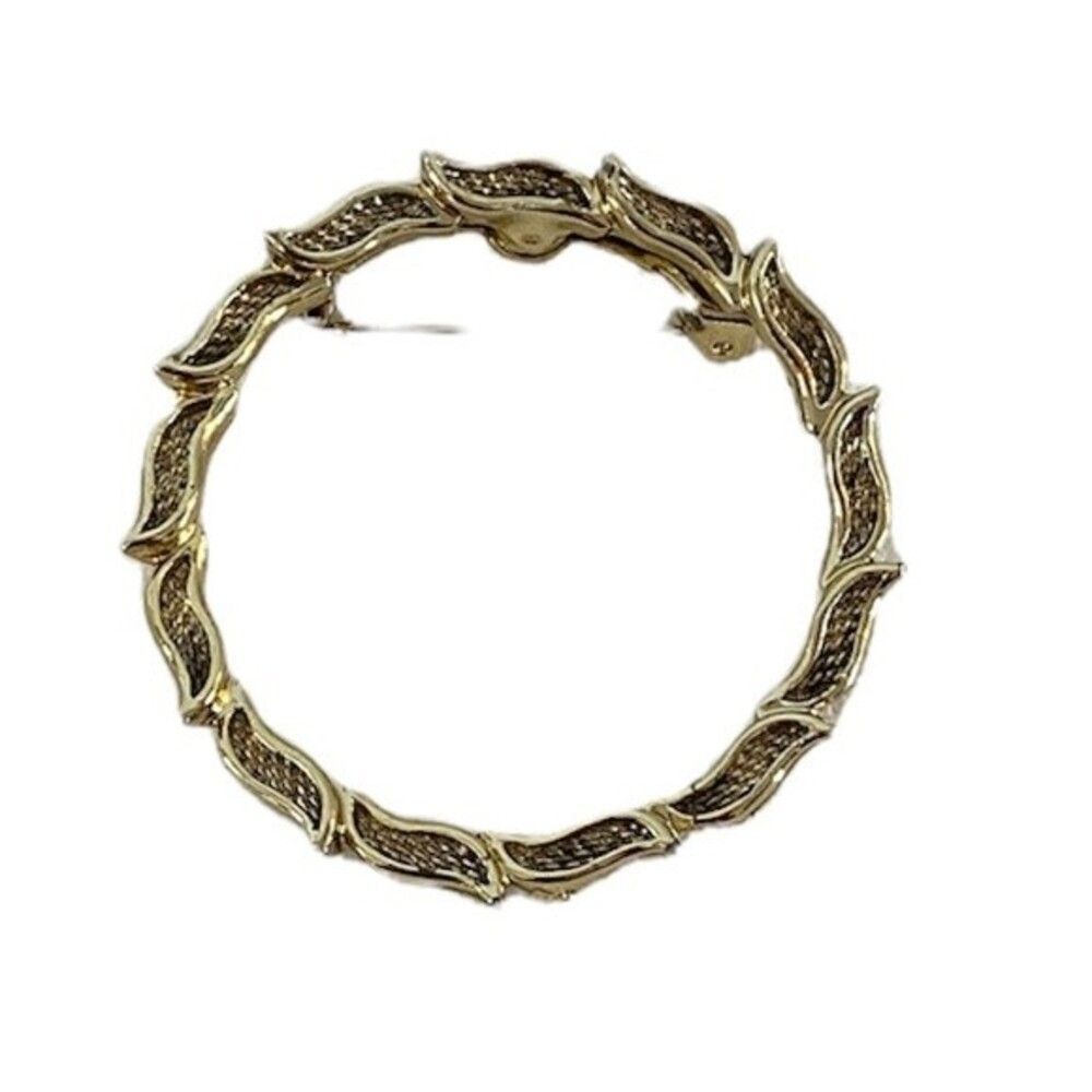 Gerry’s Gold Tone Leaf Wreath Circle Brooch Vintage